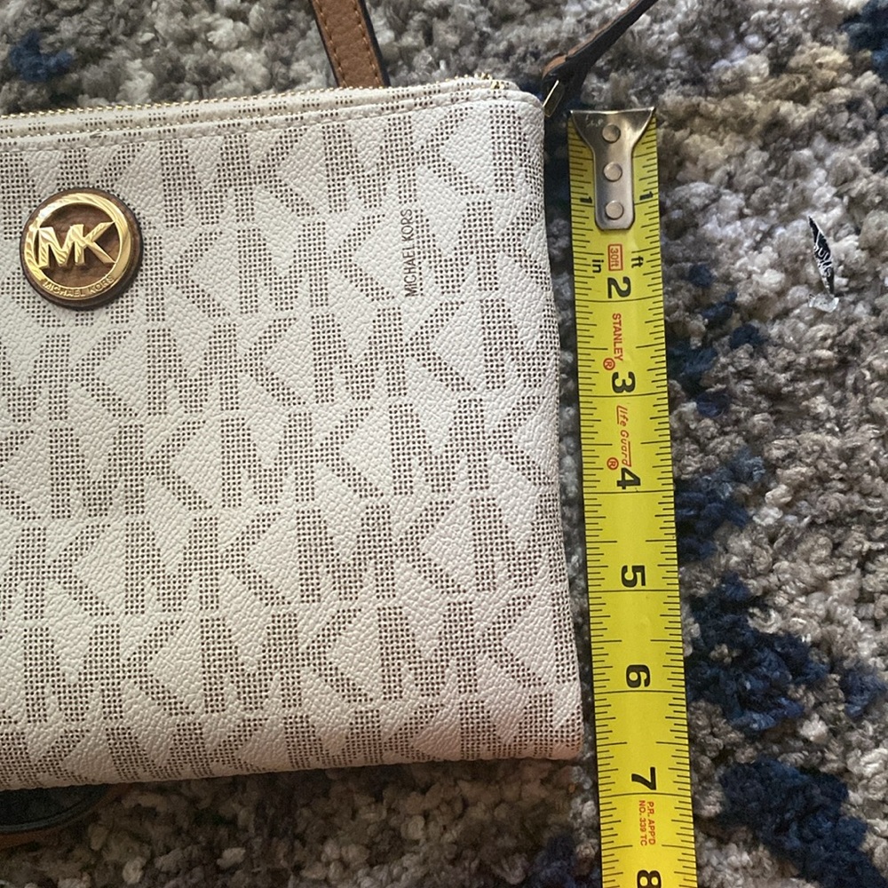 Micheal kors white/vanilla crossbody bag - Picture 9 of 9